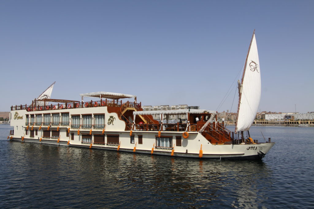 Dahabiya REINES Petit bateau traditionnel haut de gamme sur le Nil
